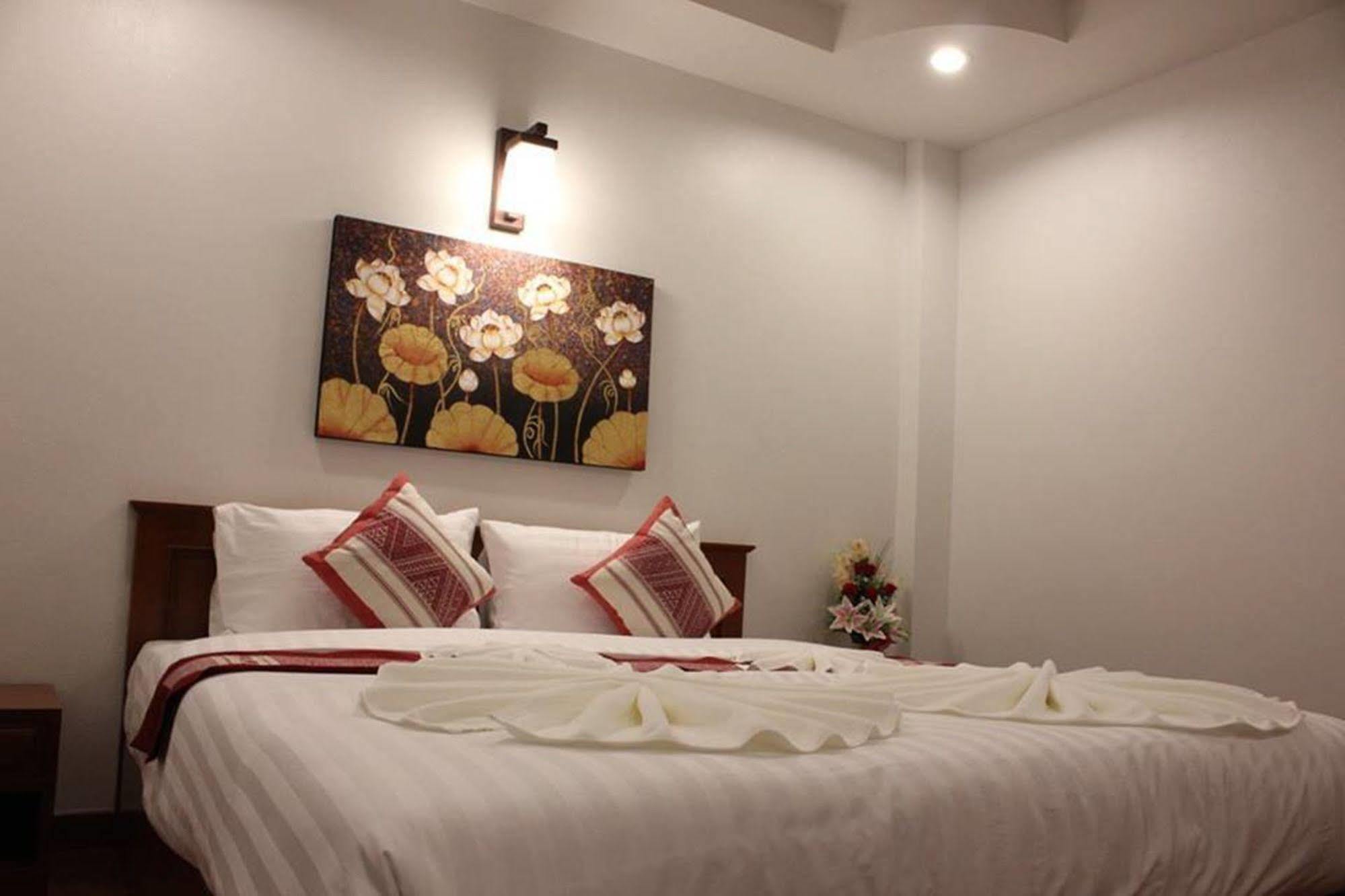 Sawadeelanna Hotel Nan Buitenkant foto